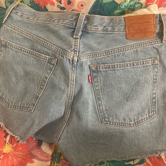 Levi’s shorts size 31 - Picture 3 of 3